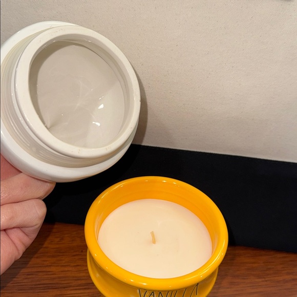 NWT Rae Dunn Ceramic Ice Cream Cone Vanilla Cream Scented Candle 10.8oz w/lid - Picture 8 of 11